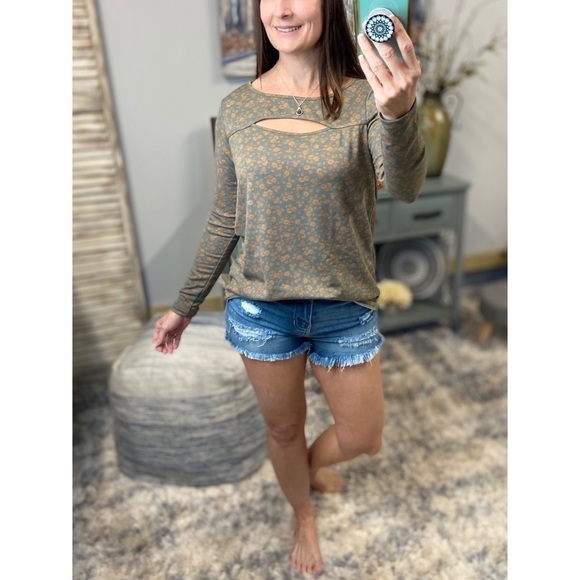 Floral Cut Out Bust Cleavage Long Sleeve Round Neck Soft Loose Top Gray 0422 - Picture 3 of 8